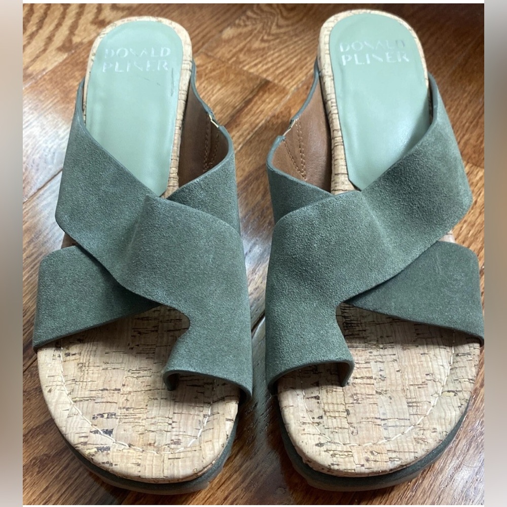 Donald J. Pliner Sage Green Suede Women's Wedge Sisu Cork Sandals Sz 8 NWOB